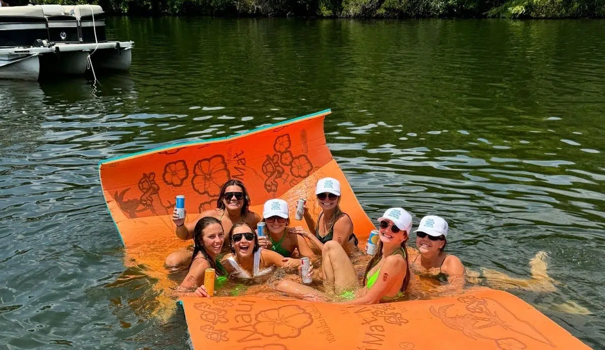 How to Host a Floating Brunch with Menu Ideas and Setup Tips