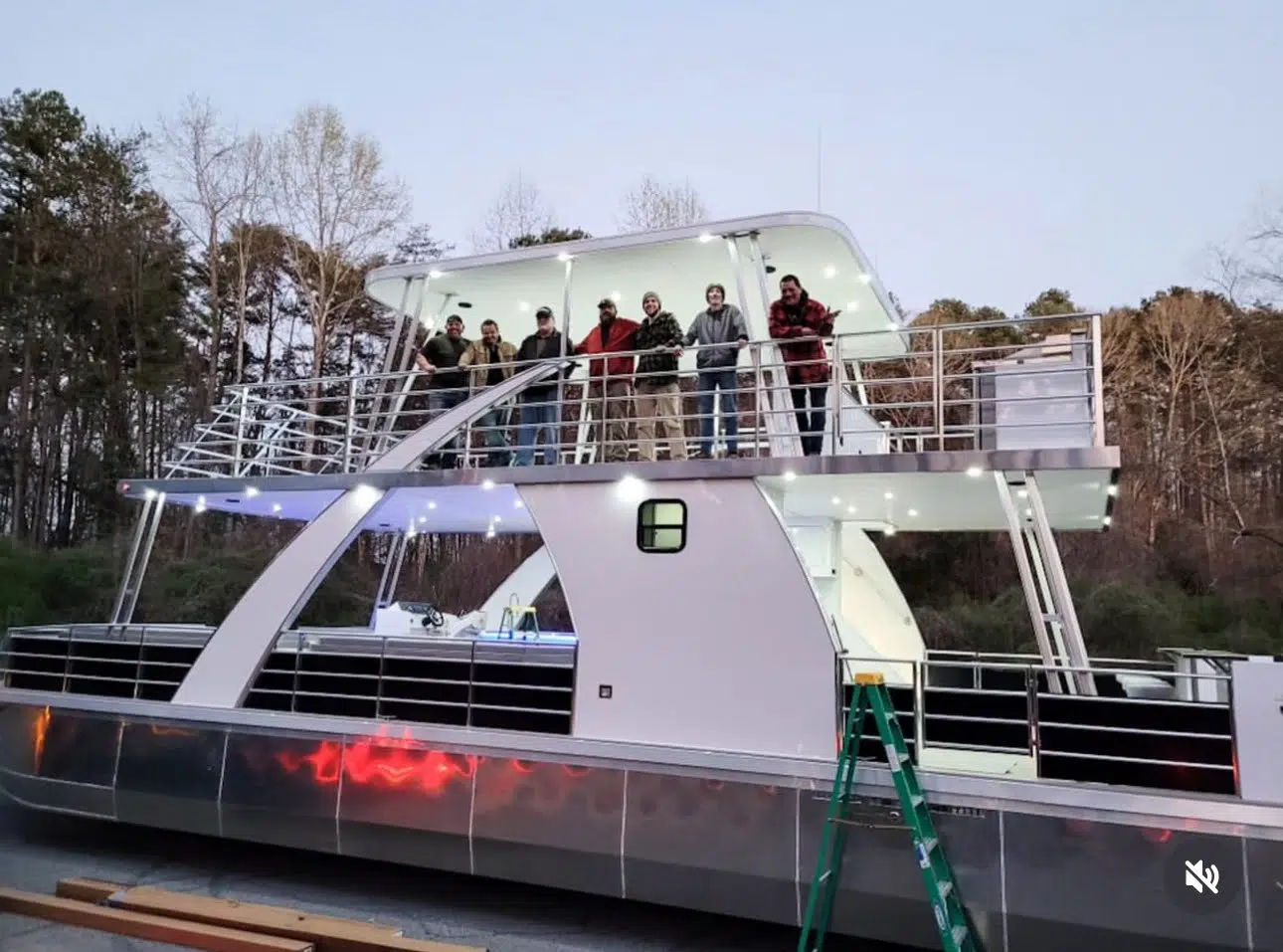 What Makes a Floating Picnic the Most Chill Way to Party on Lake Austin
